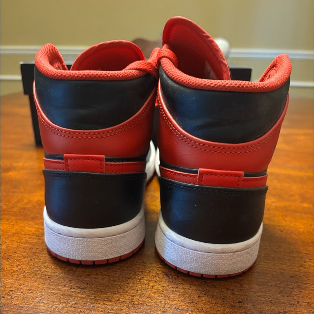 Nike Air Jordan 1 Mid Black/Fire red-white - Picture 3 of 7